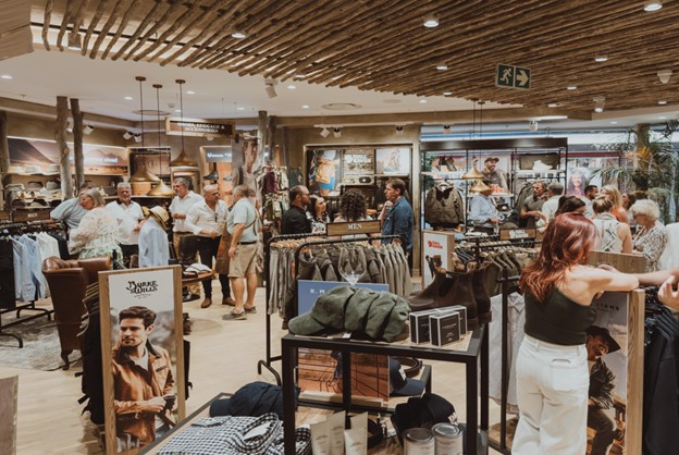 Outdoor Investment Holdings store